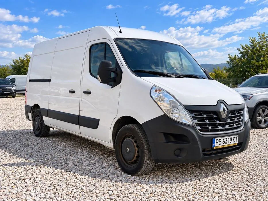 Renault Master — Средна база · L2H2 под наем в Пловдив